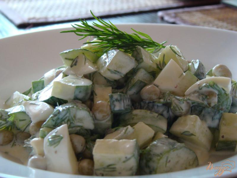 Фото приготовление рецепта: Салат из огурцов и горошка шаг №6