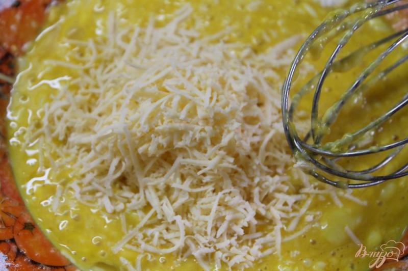Фото приготовление рецепта: Куриная отбивная в сырном кляре из помидорами и моцареллой шаг №5