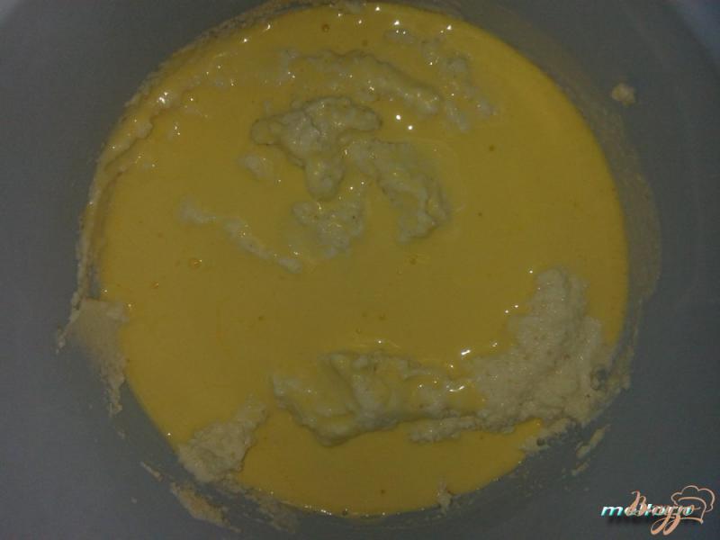 Фото приготовление рецепта: Кексы йогуртовые с рассольным сыром шаг №2