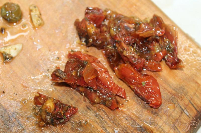 Фото приготовление рецепта: Паста в сливочном соусе из лосося и вяленых томатов шаг №5