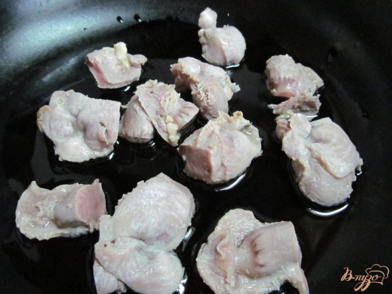 Фото приготовление рецепта: Овощное рагу с куриными потрохами шаг №1