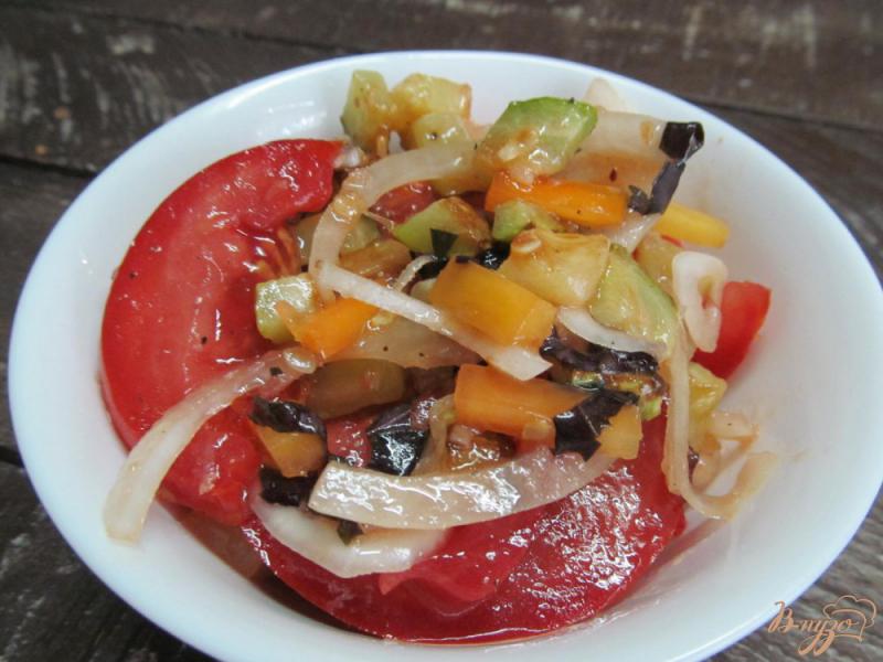 Фото приготовление рецепта: Салат из помидора с кабачком шаг №7