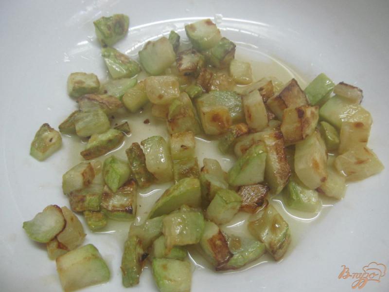 Фото приготовление рецепта: Салат из помидора с кабачком шаг №3