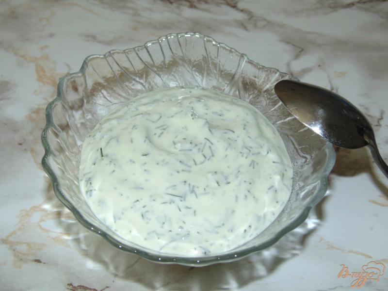 Фото приготовление рецепта: Творожный соус с укропом и чесноком шаг №4
