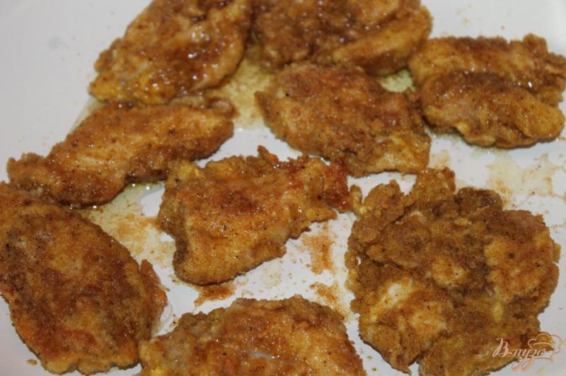 Фото приготовление рецепта: Куриные наггетсы в сырной панировке шаг №7
