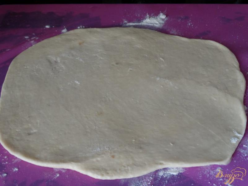 Фото приготовление рецепта: Сдобный пирог с некраринами шаг №3