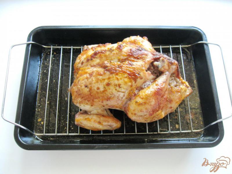 Фото приготовление рецепта: Курица запеченная в духовке с рисом и яблоками шаг №8