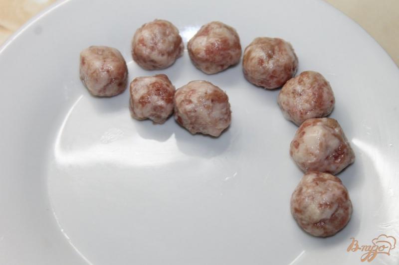 Фото приготовление рецепта: Паста с свиными фрикадельками в сливочном соусе с кабачками и баклажанами шаг №5