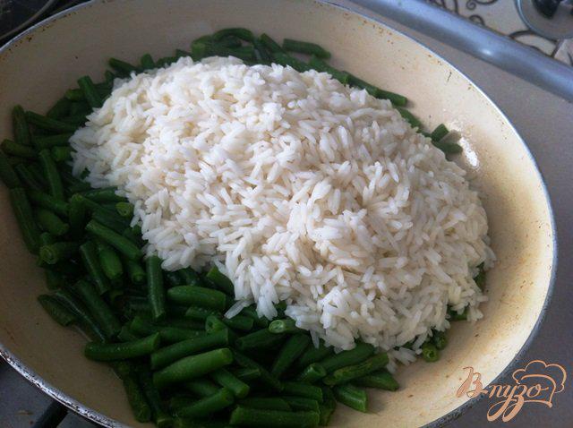 Фото приготовление рецепта: Рис со спаржевой фасолью шаг №2