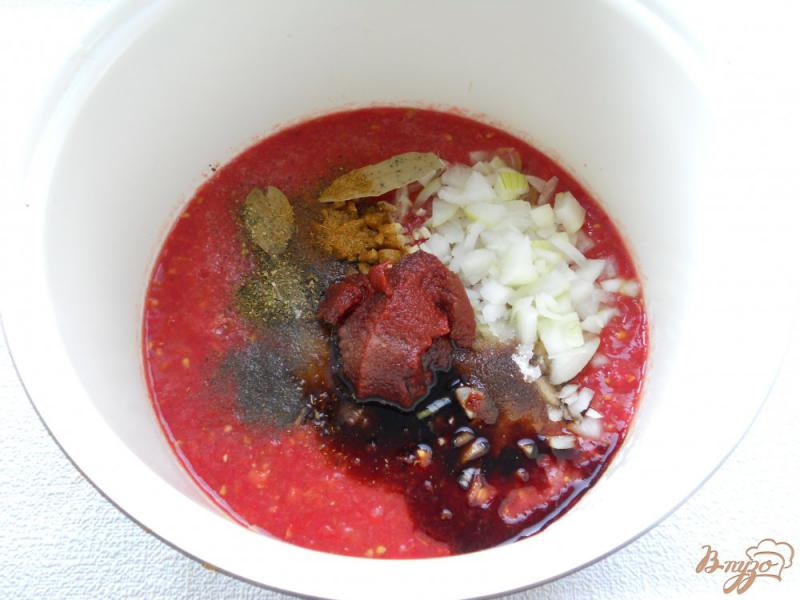 Фото приготовление рецепта: Томатный соус в мультиварке на зиму шаг №3