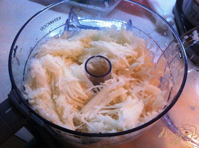 Фото приготовление рецепта: Салат из редиса Мули или Дайкона шаг №2