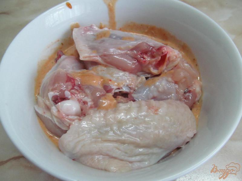 Фото приготовление рецепта: Запеченные куриные крылья в остро - сметанном соусе шаг №2
