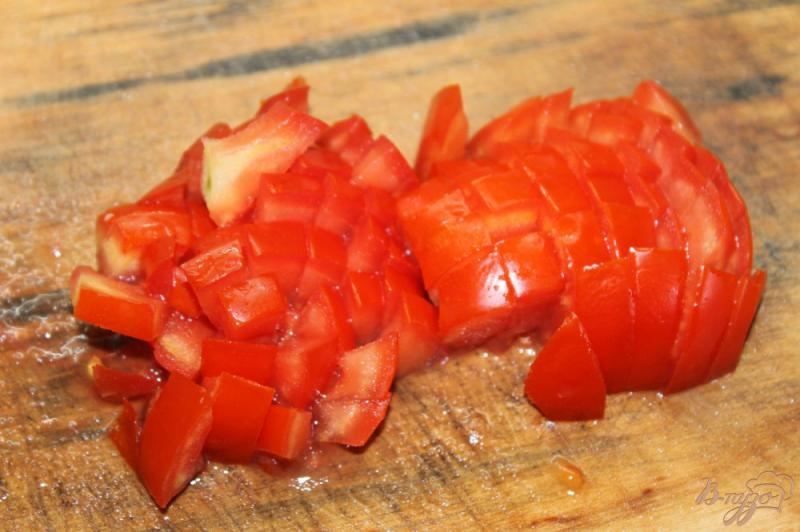 Фото приготовление рецепта: Куриная отбивная с отварной кукурузой и помидорами шаг №8