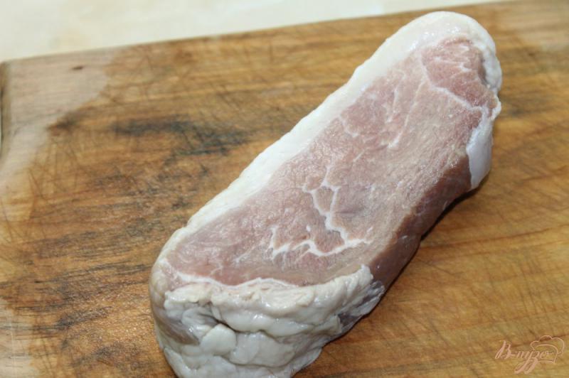 Фото приготовление рецепта: Свиной стейк с вялеными томатами и чесноком шаг №1