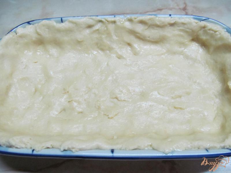 Фото приготовление рецепта: Творожный пирог с малиной и шоколадом шаг №4