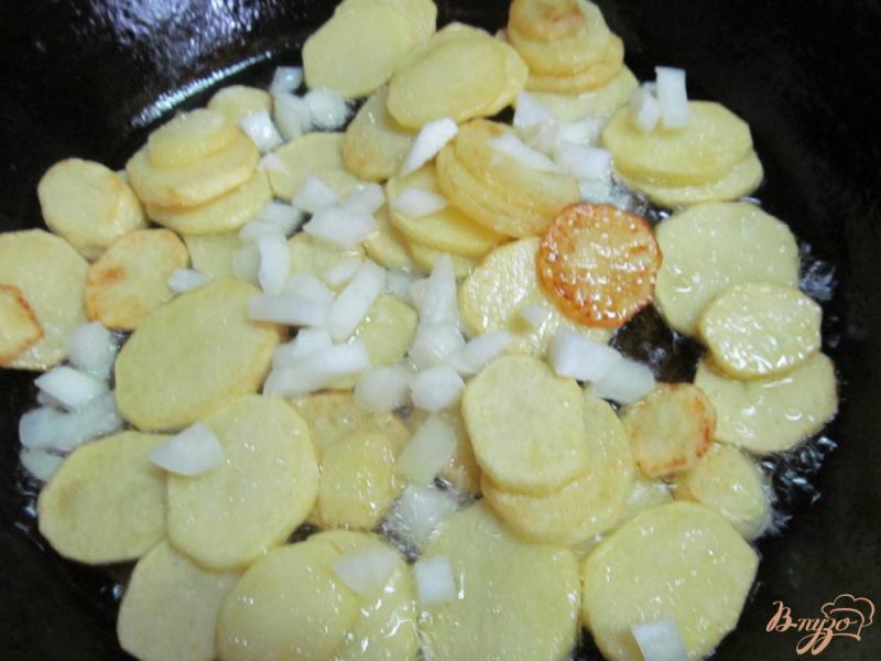 Фото приготовление рецепта: Жареный картофель по-испански шаг №3