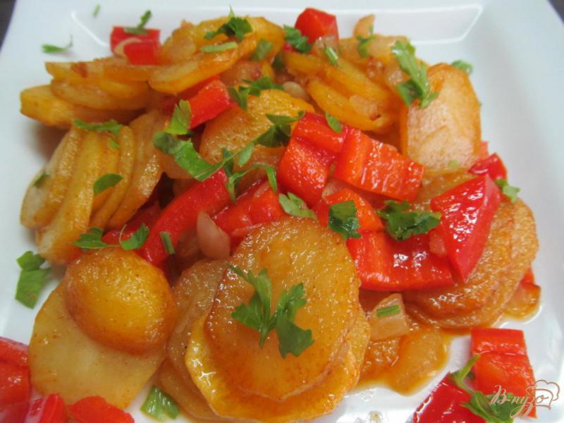 Фото приготовление рецепта: Жареный картофель по-испански шаг №5