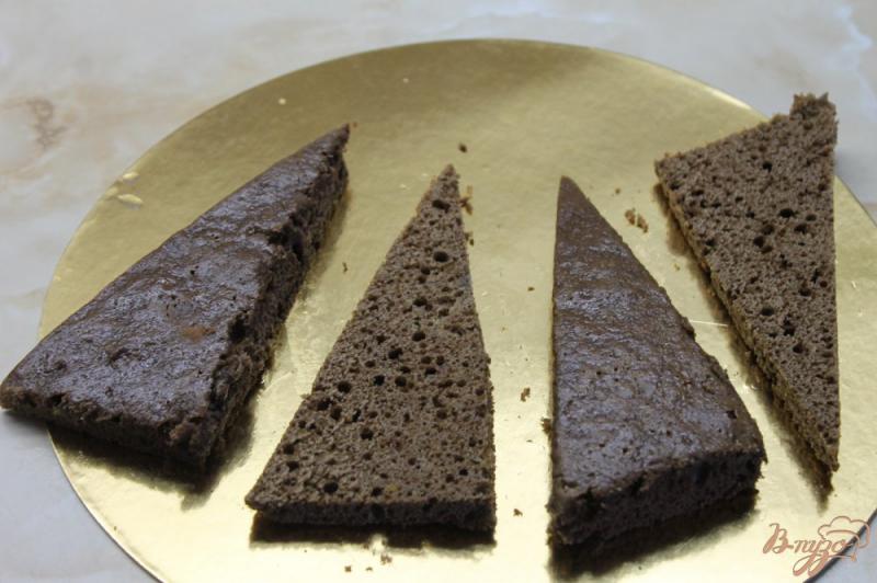 Фото приготовление рецепта: Тортик с шоколадно - масляным кремом и персиками шаг №8