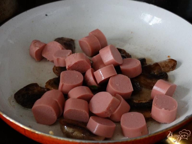 Фото приготовление рецепта: Шаурма по-домашнему с сосисками и грибами шаг №2