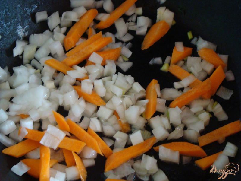 Фото приготовление рецепта: Куриный суп с яичным блином шаг №6
