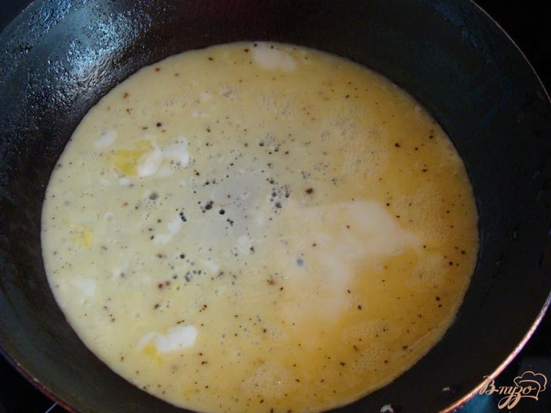 Фото приготовление рецепта: Куриный суп с яичным блином шаг №8