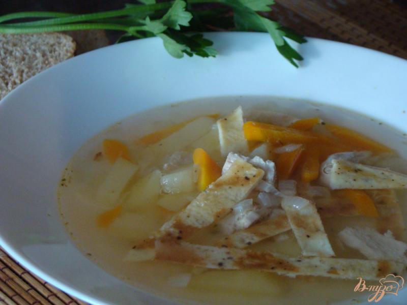 Фото приготовление рецепта: Куриный суп с яичным блином шаг №11