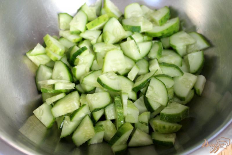 Фото приготовление рецепта: Салат по селянски с сухариками шаг №3