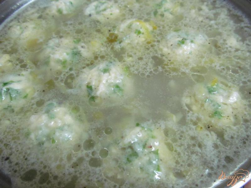Фото приготовление рецепта: Суп с кабачком и сырными клецками шаг №8