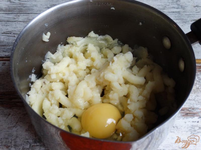 Фото приготовление рецепта: Перец фаршированный картофелем и куриным фаршем шаг №2