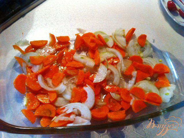 Фото приготовление рецепта: Свиные ребрышки запеченные с картофелем шаг №5