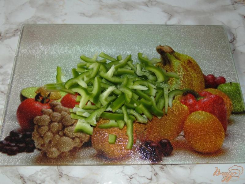 Фото приготовление рецепта: Овощной салат с мясом птицы шаг №2