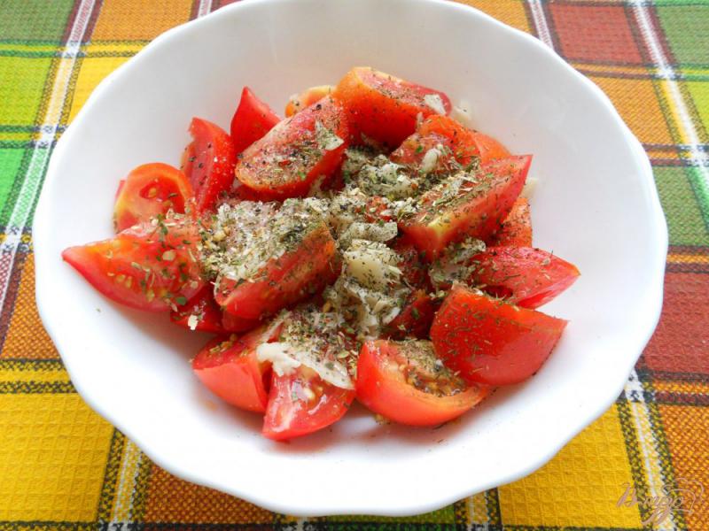 Фото приготовление рецепта: Маринованные помидоры с чесноком шаг №3