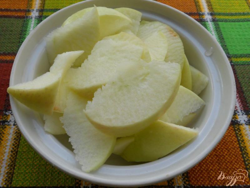 Фото приготовление рецепта: Компот из кизила и яблок с мятой шаг №1