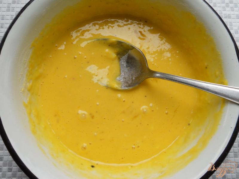 Фото приготовление рецепта: Баклажаны в кляре и кефирном соусе шаг №3