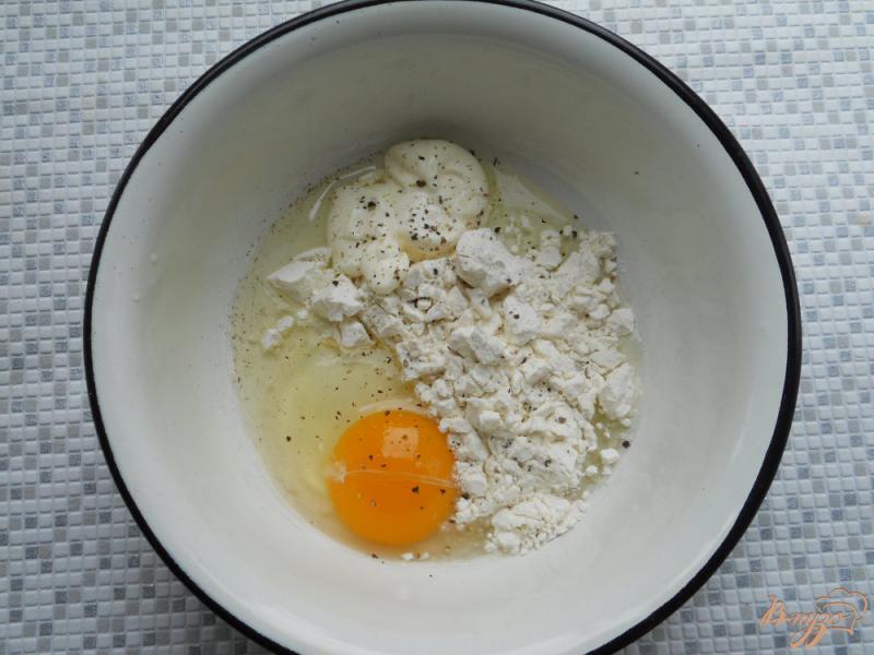 Фото приготовление рецепта: Баклажаны в кляре и кефирном соусе шаг №2