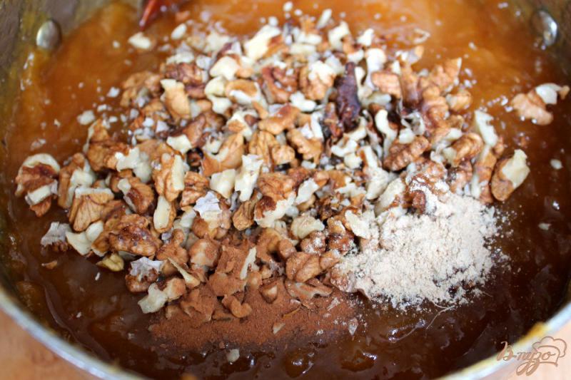 Фото приготовление рецепта: Абрикосовая начинка для пирогов с орехами и пряностями шаг №4