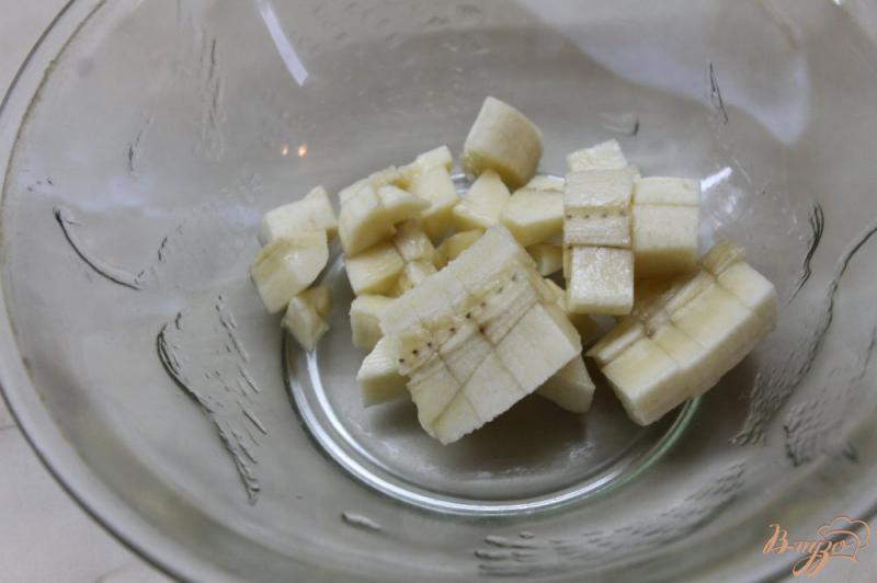 Фото приготовление рецепта: Сладкие блины с бананом и персиком в шоколаде шаг №7