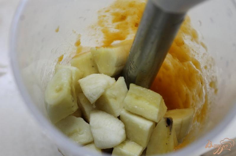 Фото приготовление рецепта: Замороженное абрикосовое пюре с бананом на зиму шаг №4
