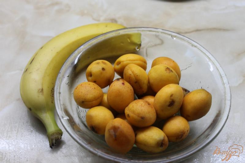 Фото приготовление рецепта: Замороженное абрикосовое пюре с бананом на зиму шаг №1