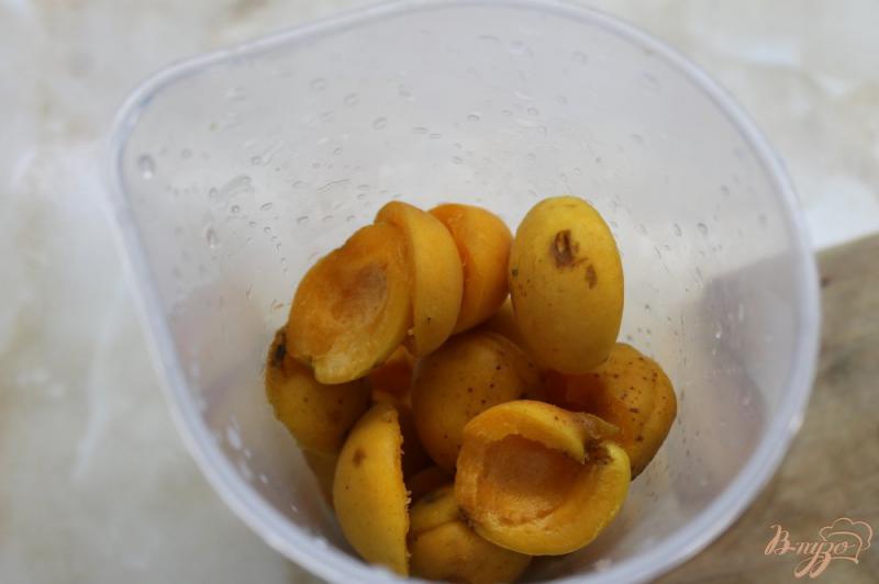 Фото приготовление рецепта: Замороженное абрикосовое пюре с бананом на зиму шаг №3