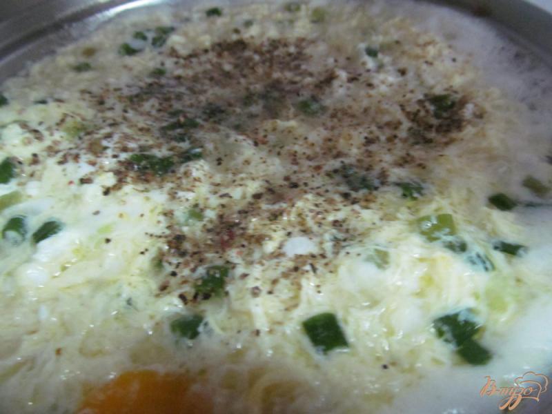 Фото приготовление рецепта: Куриный суп с тремя видами вермишели шаг №7