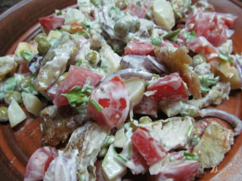 Фото приготовление рецепта: Овощной салат с жаренным хеком шаг №5