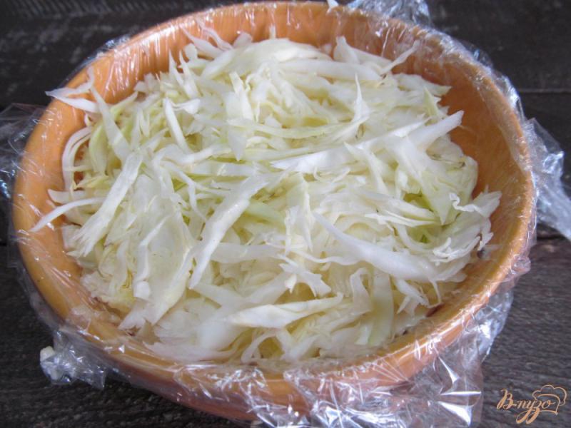Фото приготовление рецепта: Слоенный салат перевертыш шаг №8