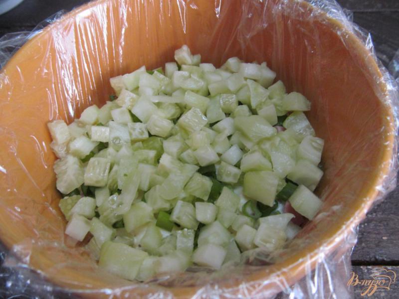 Фото приготовление рецепта: Слоенный салат перевертыш шаг №6
