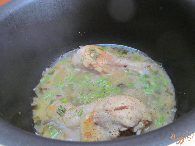 Фото приготовление рецепта: Курица тушенная с сельдереем в мультиварке шаг №3