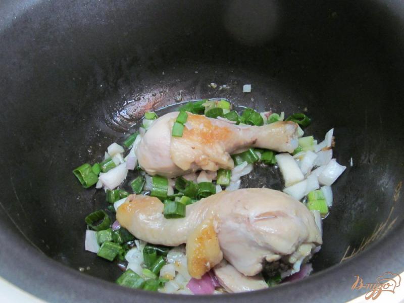 Фото приготовление рецепта: Курица тушенная с сельдереем в мультиварке шаг №2