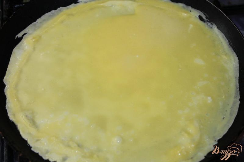 Фото приготовление рецепта: Блины из шампиньонами и сыром шаг №4