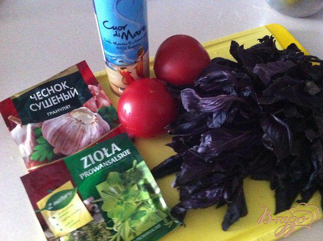 Фото приготовление рецепта: Салат из помидор с базиликом шаг №1