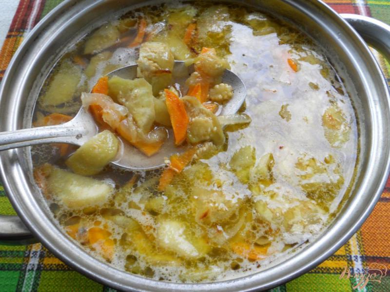 Фото приготовление рецепта: Куриный суп с баклажанами шаг №6