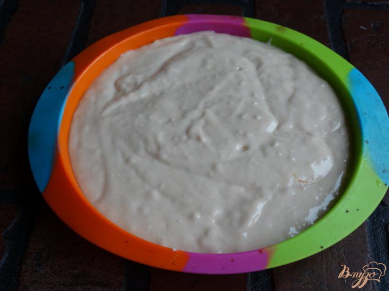 Фото приготовление рецепта: Пирог с персиками на кефире без яиц шаг №5